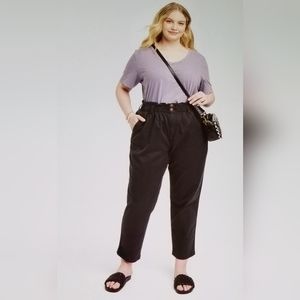 Universal thread high-rise taper jeans in paper bag style waist. New size 14